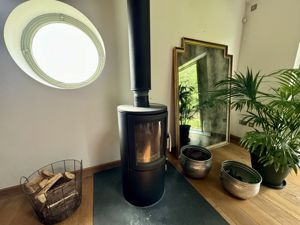 Log Burner- click for photo gallery